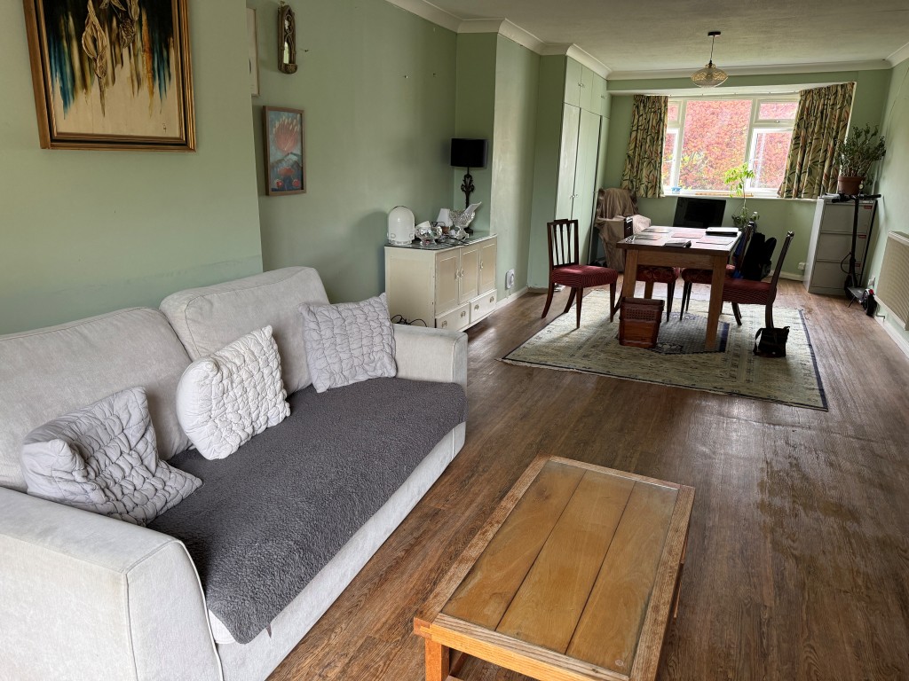 Lot: 137 - BUNGALOW WITH POTENTIAL IN FAVOURED LOCATION - View of living room from patio doors